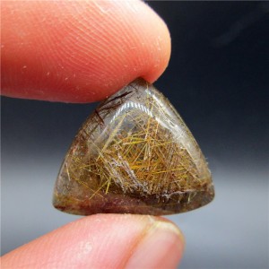 Mineralas su inklūzais "Skaidrusis kiaušinis 5" (chloritas, 6 g)