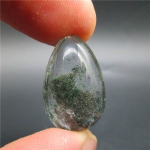 Mineralas su inklūzais "Skaidrusis kiaušinis 6" (chloritas, 7 g)