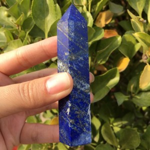 Natūralus mineralas "Modernus obeliskas 15" (Lapis Lazuli, 70 g)