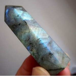 Natūralus mineralas "Vaivorykštinis obeliskas 3" (52 gr)