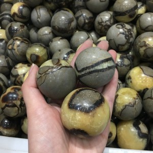 Natūralus mineralas "Tigro akis" (4 cm, 100 g)