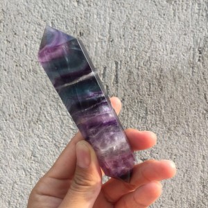 Natūralus mineralas "Spalvotasis obeliskas 9" (floritas, 11 cm, 110 g)