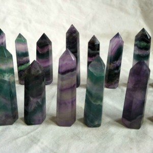 Natūralūs mineralai "Puikieji spalvotieji obeliskai" (floritas, 1 kg, 15 vnt)
