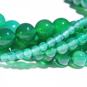 Karoliukai "Žalioji elegancija 2" (žaliasis agatas)