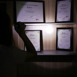 USB įkraunamas žibintuvėlis "Patogiau nebūna"