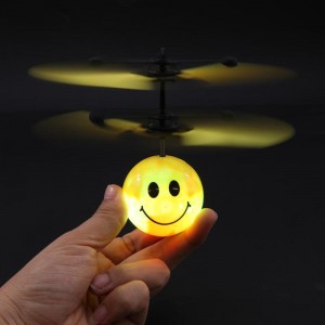 Skraidantis žaislas "Mielasis šypseniukas" (su distanciniu valdymu)