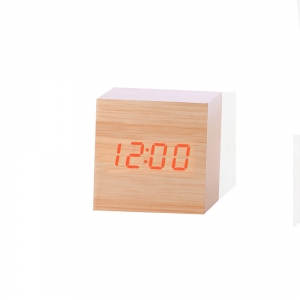 Laikrodis žadintuvas "Medžio kūbas" (6 cm)