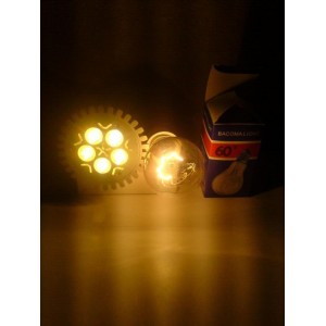 E27 5W šiltai balta LED lemputė