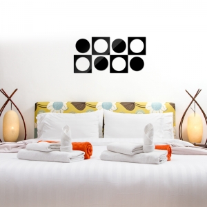 Veidrodiniai lipdukai "Rutuliai ir kvadratai" (30 x 60 cm)