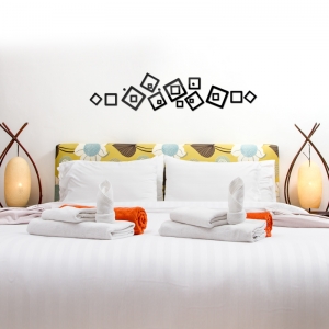 Veidrodiniai lipdukai "Kvadratų linija" (45 x 45 cm)