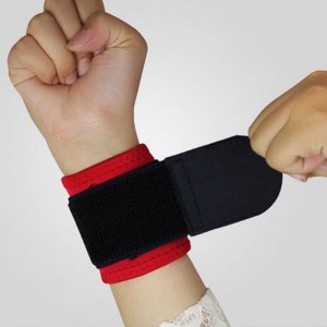 Riešo apsauga sportui "Tvirtas kumštis 2" (1 vnt., neoprenas)