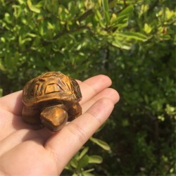 Figūrėlė "Vėžliukas 3"  (kvarcas "tigro akis", 4 x 2 x 2.5 cm)