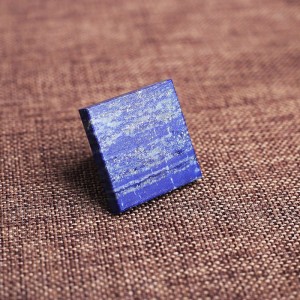 Figūrėlė "Piramidė" (Lapis lazuli kvarco kristalas, 30 - 35 mm)