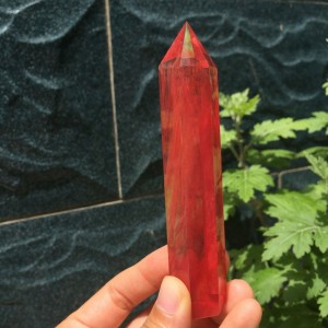 Figūrėlės "Raudonoji kristalo šviesa" (kvarco kristalas, 2 vnt.)