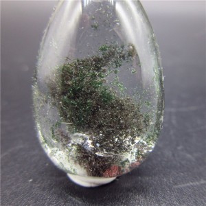 Mineralas su inklūzais "Skaidrusis kiaušinis 6" (chloritas, 7 g)