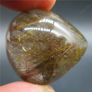 Mineralas su inklūzais "Skaidrusis lašas" (chloritas, 16 g)