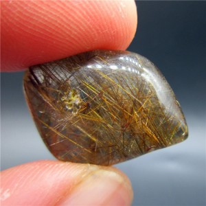 Mineralas su inklūzais "Skaidrusis lašas 2" (chloritas, 8 g)