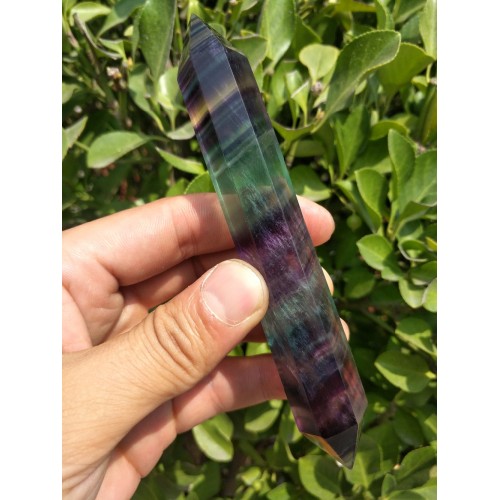 Natūralus mineralas "Spalvotasis obeliskas" (floritas, 10 cm)