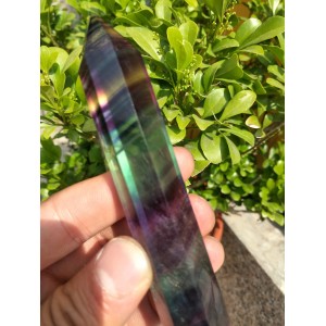 Natūralus mineralas "Spalvotasis obeliskas" (floritas, 10 cm)