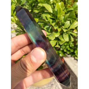 Natūralus mineralas "Spalvotasis obeliskas" (floritas, 10 cm)