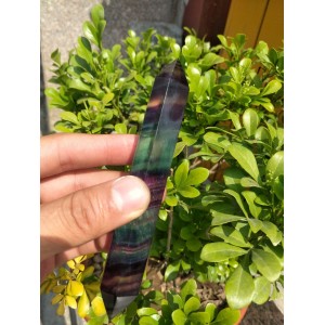 Natūralus mineralas "Spalvotasis obeliskas" (floritas, 10 cm)