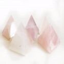 Piramidė "Rožinė nuostabuma" (rožinis kvarcas, 3 x 3 cm, 60 g)