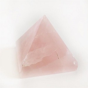 Piramidė "Rožinė nuostabuma" (rožinis kvarcas, 3 x 3 cm, 60 g)