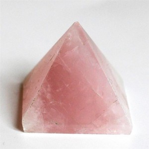 Piramidė "Rožinė nuostabuma" (rožinis kvarcas, 3 x 3 cm, 60 g)