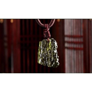 Pakabukas "Originaliausias stilius" (moldavitas, 4-6 g)