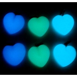 Pakabukai "Šviečiančios įvairaspalvės širdelės" (24 vnt, 20 x 20 mm)