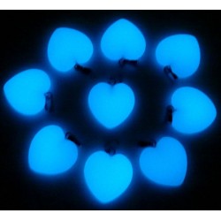 Pakabukai "Mėlynosios šviečiančios širdelės" (24 vnt, 20 x 20 mm)