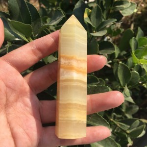 Natūralus mineralas "Geltonasis obeliskas 4" (afganistano jado kristalas, 9 cm, 70 g)