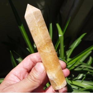 Natūralus mineralas "Geltonasis obeliskas 5" (topazo kristalas, 11 cm, 100 g)