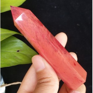 Natūralus mineralas "Raudonasis obeliskas" (kvarco kristalas, 8 cm, 55 g)