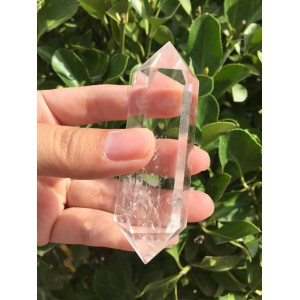 Natūralus mineralas "Permatomas obeliskas 2" (kvarco kristalas, 7 cm, 70 g)