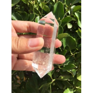 Natūralus mineralas "Permatomas obeliskas 2" (kvarco kristalas, 7 cm, 70 g)