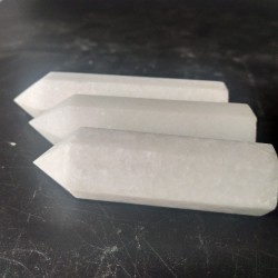 Natūralus mineralas "Baltasis obeliskas 2" (baltasis jadas, 8 cm)