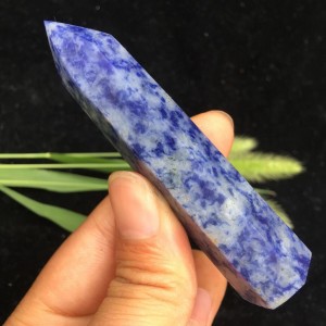 Natūralus mineralas "Modernus obeliskas 2" (Lapis Lazuli, 8 cm, 65 g)