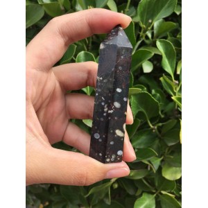 Natūralus mineralas "Modernus obeliskas 3" (Jadas, 7 cm, 72 g)