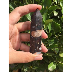 Natūralus mineralas "Modernus obeliskas 3" (Jadas, 7 cm, 72 g)