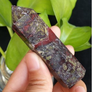 Natūralus mineralas "Modernus obeliskas 5" (drakono akmuo, 8 cm, 70 g)