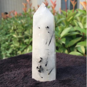 Natūralus mineralas "Modernus obeliskas 7" (turmalino kvarco kristalas, 8.5 cm, 93 g)