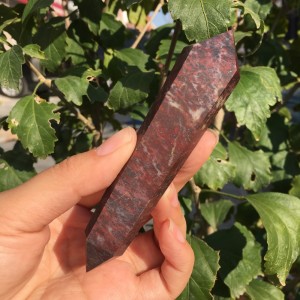 Natūralus mineralas "Modernus obeliskas 8" (jaspio kristalas, 9 cm, 70 g)