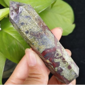 Natūralus mineralas "Modernus obeliskas 12" (drakono akmuo, 8 cm, 70 g)