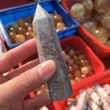 Natūralus mineralas "Modernus obeliskas 14" (kvarco kristalas, 90 g)