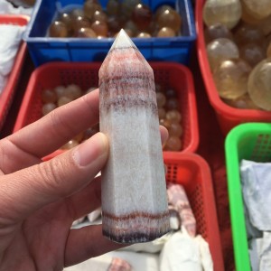 Natūralus mineralas "Modernus obeliskas 16" (rodochrositas, 8 cm, 110g)