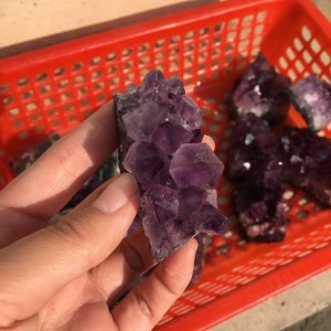 Natūralus mineralas "Originaliausias" (ametisto kristalas, 78 g)