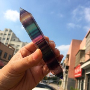 Natūralus mineralas "Spalvotasis obeliskas 8" (floritas, 11 cm, 83 g)