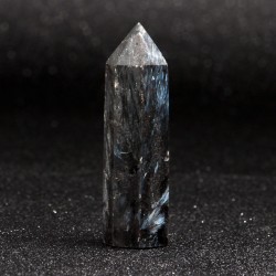 Natūralus mineralas "Juodasis obeliskas 2" (floritas, 7.5 x 2 cm)