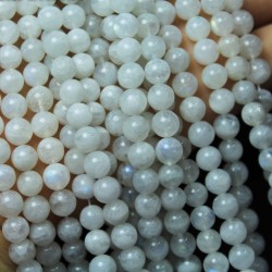 Karoliukai "Šviesos elegancija" (labradoritas)